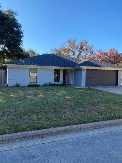 1002 Meadowlark Ln, Granbury, TX 76048