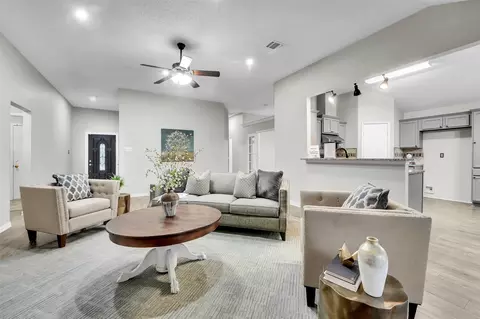 1604 Crestmeadow Ln, Mansfield, TX 76063