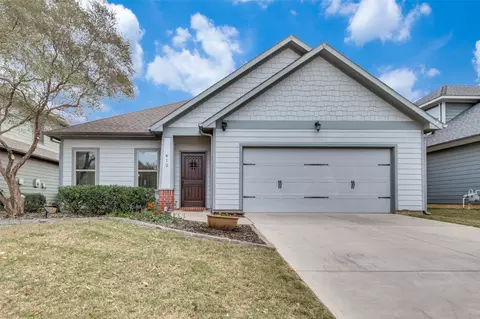 412 Brewer St, Grapevine, TX 76051