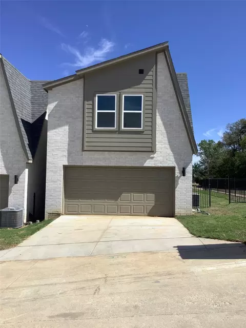 318 Oakbend Dr, Lewisville, TX 75067