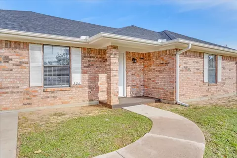 306 E Hunt St, Leonard, TX 75452