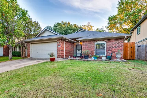 8820 Brushy Creek Trl, Fort Worth, TX 76118