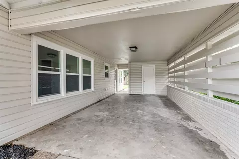 Exterior - 809 Phillips St, Cleburne, TX 76033 photo 3 of 5