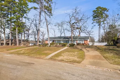 1615 Frost St, Gilmer, TX 75644