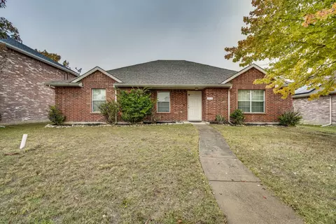313 Valley Ridge Dr, Red Oak, TX 75154