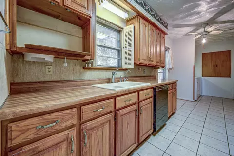 Kitchen - 401 Mccormick Ct, Euless, TX 76040 photo 2 of 4