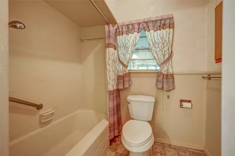 Bath - 401 Mccormick Ct, Euless, TX 76040 photo 1 of 5