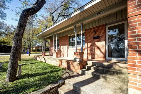 Exterior - 401 Mccormick Ct, Euless, TX 76040 photo 7 of 10
