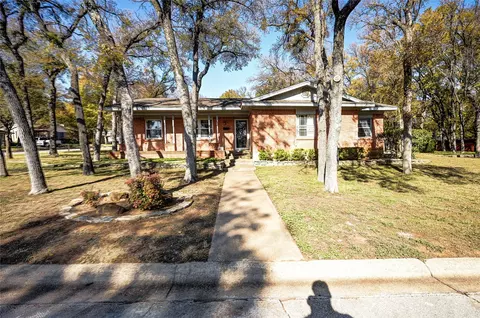 401 Mccormick Ct, Euless, TX 76040