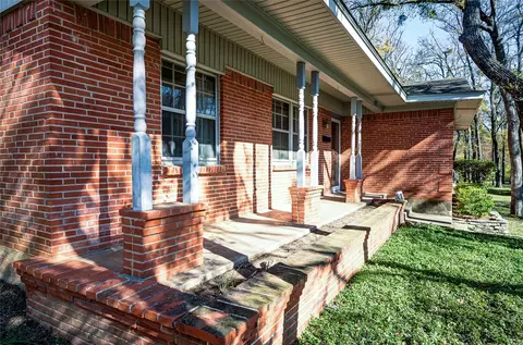 Exterior - 401 Mccormick Ct, Euless, TX 76040 photo 6 of 10