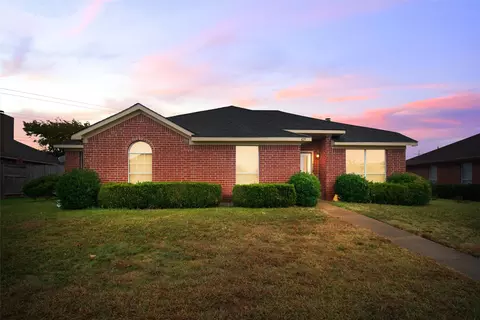 429 Chestnut Ln, Desoto, TX 75115