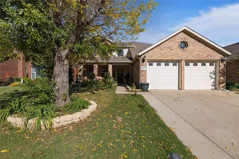 8817 Trailblazer Dr, Cross Roads, TX 76227