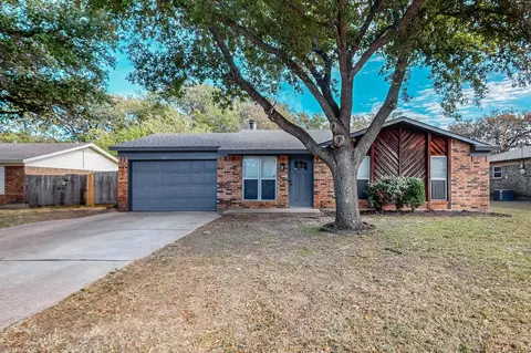 5217 Windy Meadow Dr, Arlington, TX 76017