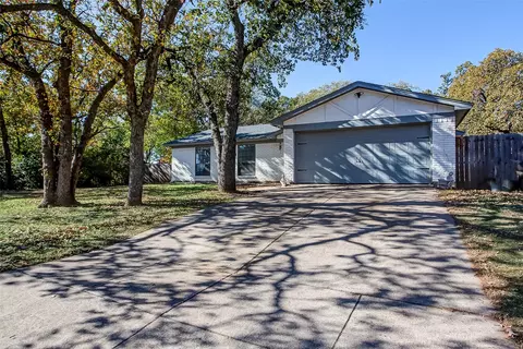 1124 Blue Carriage Ln N, Fort Worth, TX 76120