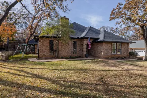 12 Troon Dr, Trophy Club, TX 76262