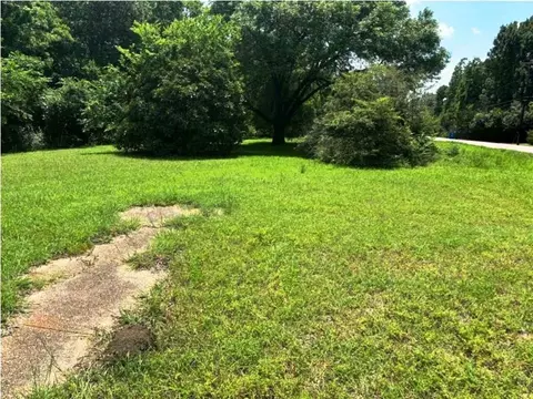 911 N Clay St, Ennis, TX 75119
