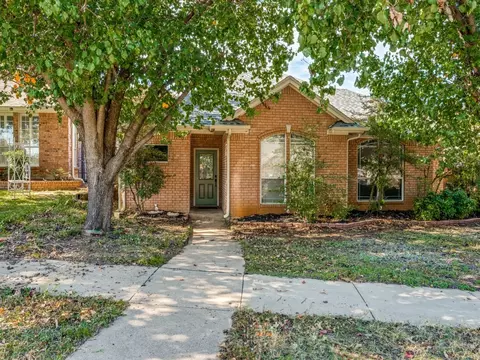 4610-4612 Oak Club Dr, Arlington, TX 76017