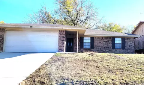 4216 Canyon Trl, Lake Worth, TX 76135