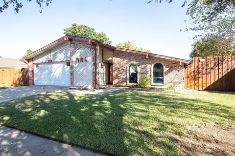2709 Southcrest Dr, Arlington, TX 76016