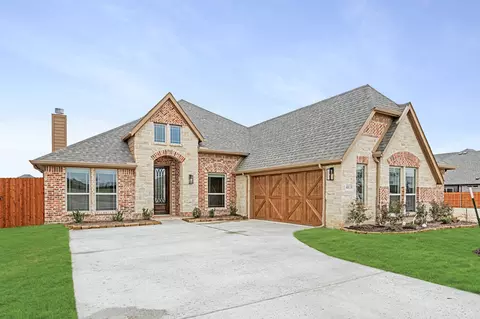 4818 Bel Air Dr, Midlothian, TX 76065