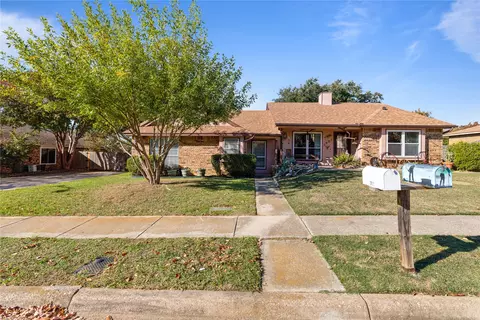 2921 Timothy Ln, Euless, TX 76039