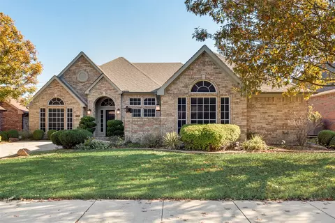 726 Palm Desert Dr, Garland, TX 75044