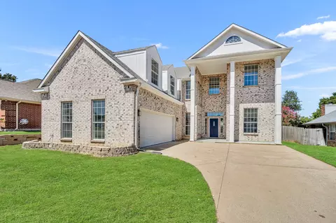 6805 Dogwood Ln, North Richland Hills, TX 76182