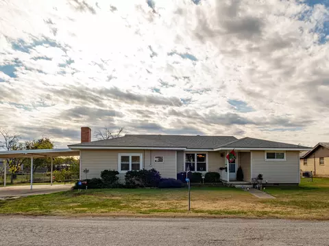 1307 W Williams St, Breckenridge, TX 76424