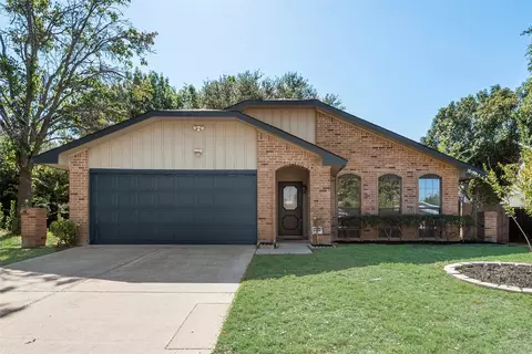 3212 Redwood St, Bedford, TX 76021