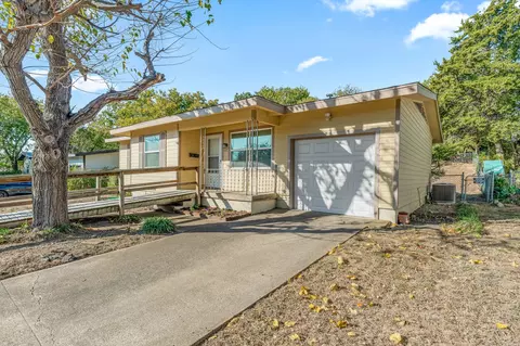 717 Huddleston Dr, Grand Prairie, TX 75050
