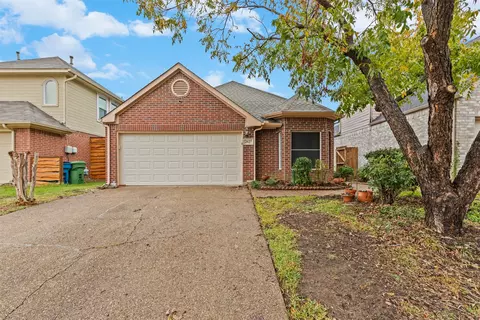 2027 Raven Ln, Lewisville, TX 75077