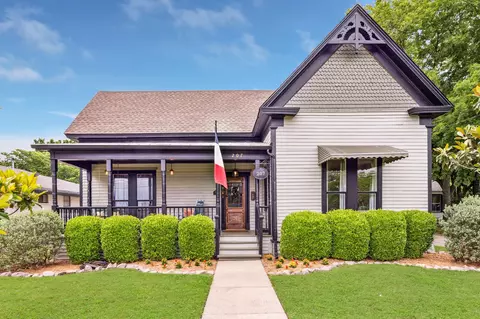 207 Brown St, Waxahachie, TX 75165