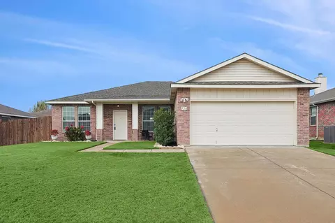728 Sparrow Dr, Saginaw, TX 76131