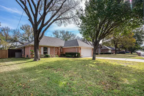 599 Cardinal Ridge Rd, Burleson, TX 76028