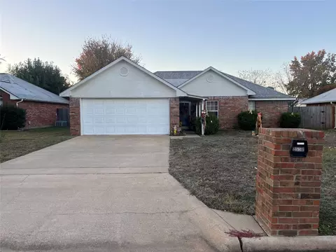 2550 Briarwood Dr, Paris, TX 75460