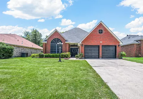 325 Clayton St, Grand Prairie, TX 75052