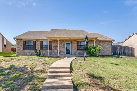 7913 Aaron Cir, Plano, TX 75025