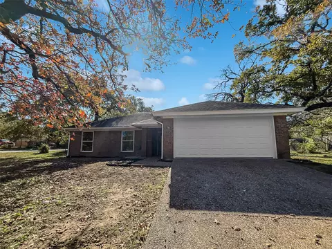 301 Shoreline Dr, Azle, TX 76020