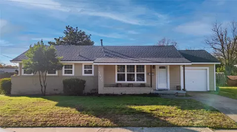 3826 Hollis St, Haltom City, TX 76111
