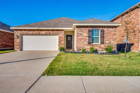 10316 Jameson Ln, Crowley, TX 76036