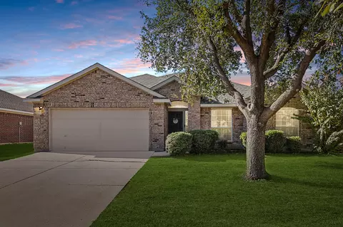 921 Sherry Ln, Saginaw, TX 76179