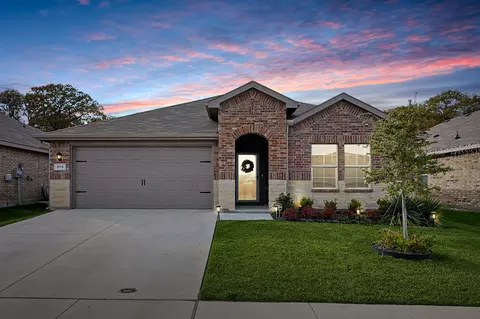 313 Ashburn St, Azle, TX 76020