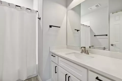 Bath - 3615 Bennett Trl, Celina, TX 75009 photo 3 of 3