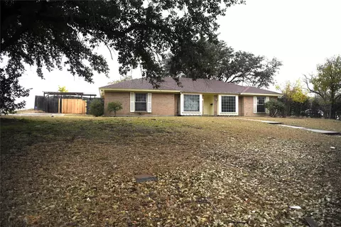 3040 Portales Dr, Fort Worth, TX 76116