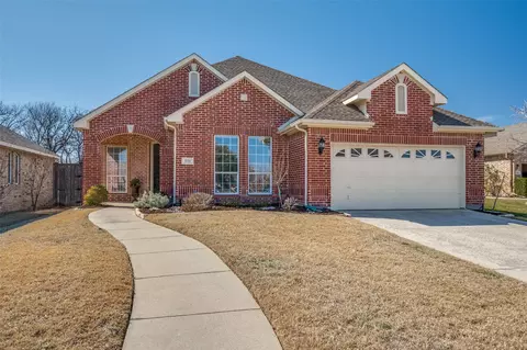 1725 Peregrine Dr, Corinth, TX 76210