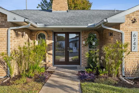 6747 Winterwood Ln, Dallas, TX 75248