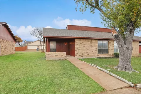 1711 Creekview Dr, Glenn Heights, TX 75154