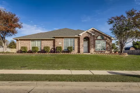 6250 Fox Run Dr, Midlothian, TX 76065