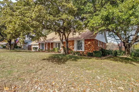 4825 Briarwood Ln, Fort Worth, TX 76103