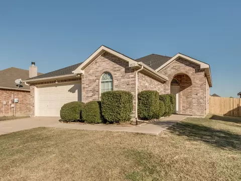 3022 Lake Side Dr, Sanger, TX 76266